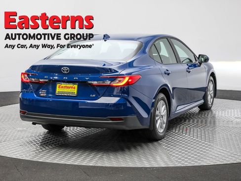 Used 2025 Toyota Camry LE w/ Convenience Package image 5