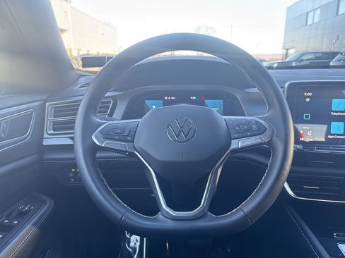 Used 2024 Volkswagen Atlas Cross Sport SE image 21