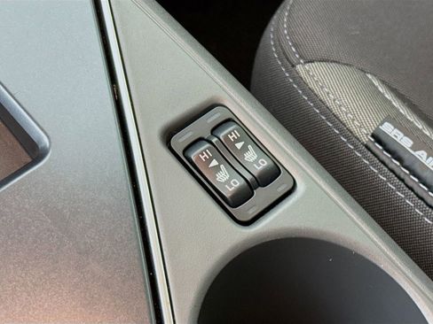 Used 2025 Subaru Crosstrek 2.0i Premium image 22