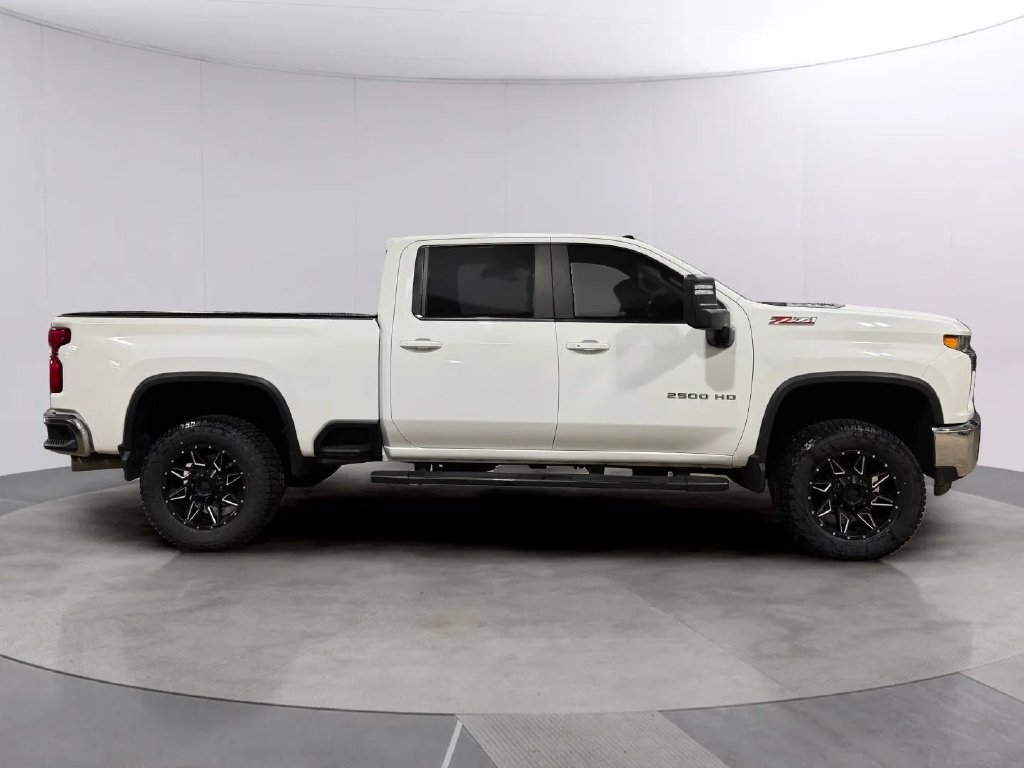 Used 2021 Chevrolet Silverado 2500 LT w/ Convenience Package AWD/4WD image 2