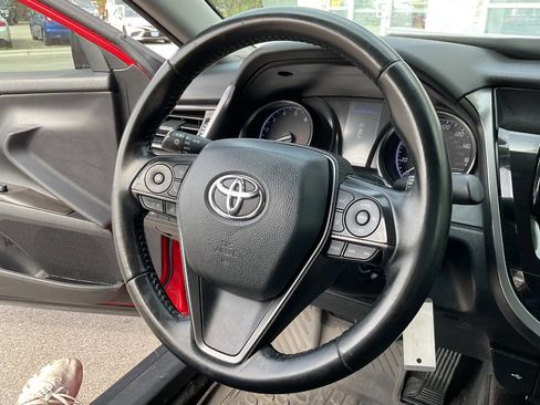 Used 2021 Toyota Camry SE FWD image 18