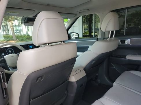 Used 2024 Hyundai Santa Fe Limited FWD image 10