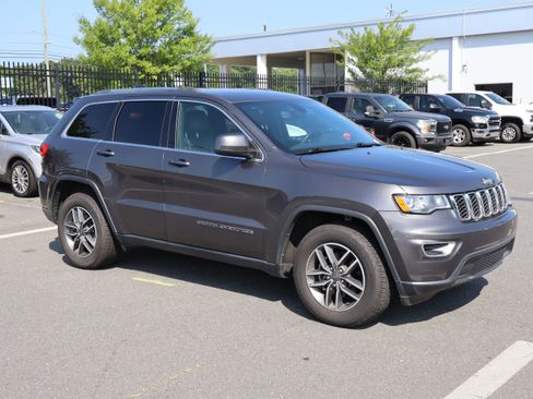 Used 2019 Jeep Grand Cherokee Laredo w/ Laredo X Package RWD image 14