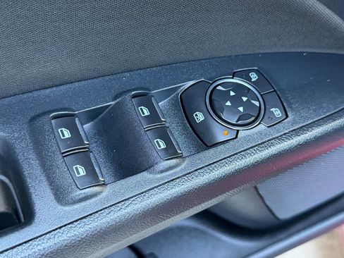 Used 2018 Ford Fusion SE FWD image 15