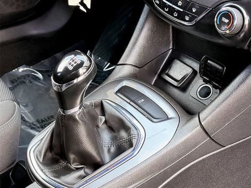 Used 2017 Chevrolet Cruze LT image 30