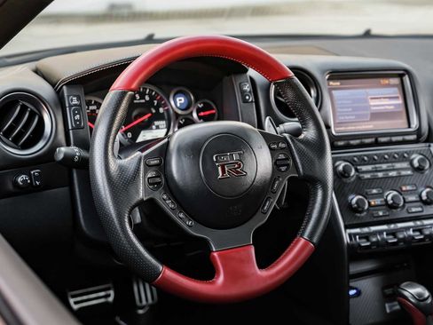 Used 2014 Nissan GT-R Black Edition image 15