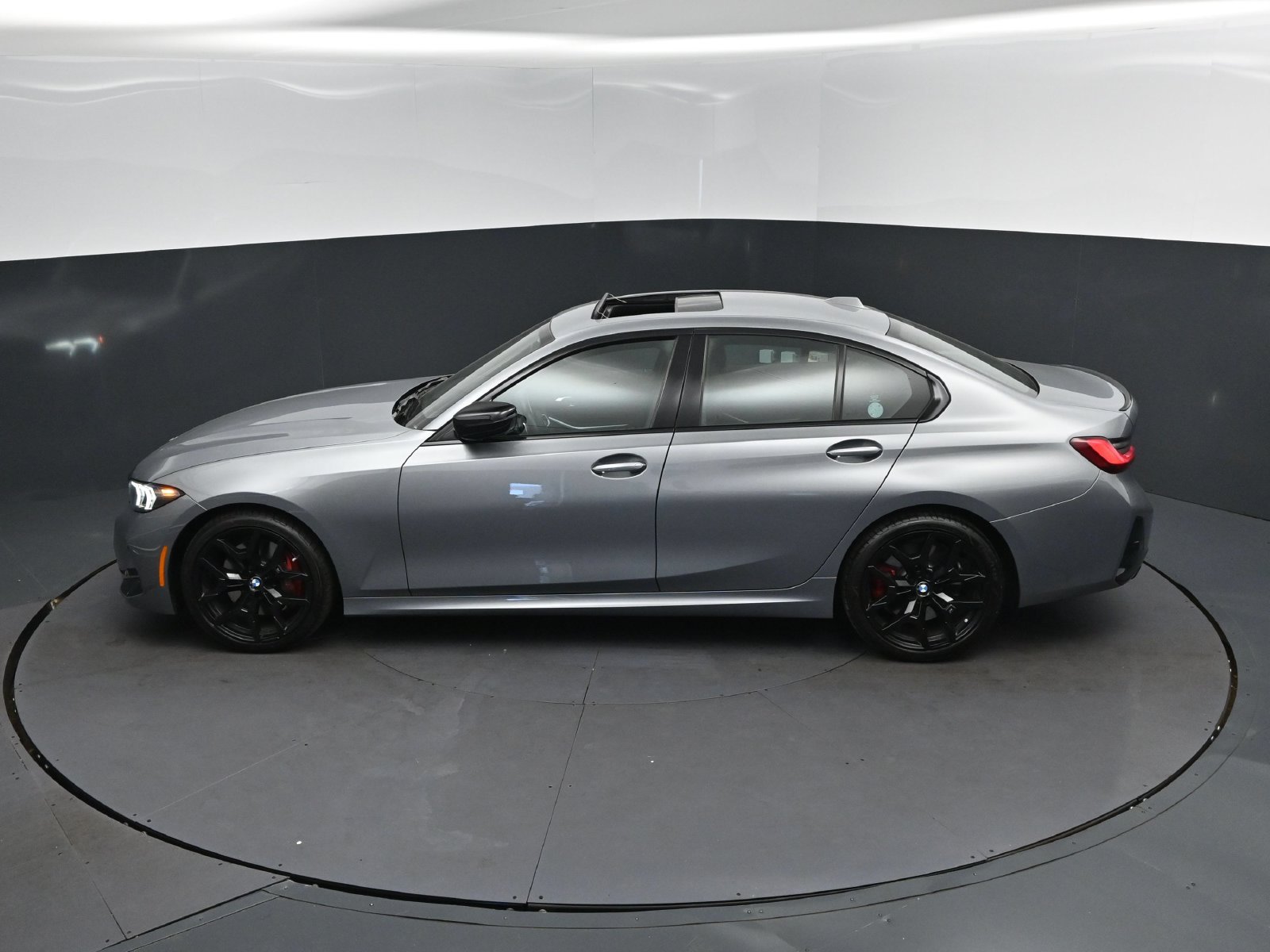 Certified 2026 BMW 330i Sedan w/ M Sport Package RWD image 33