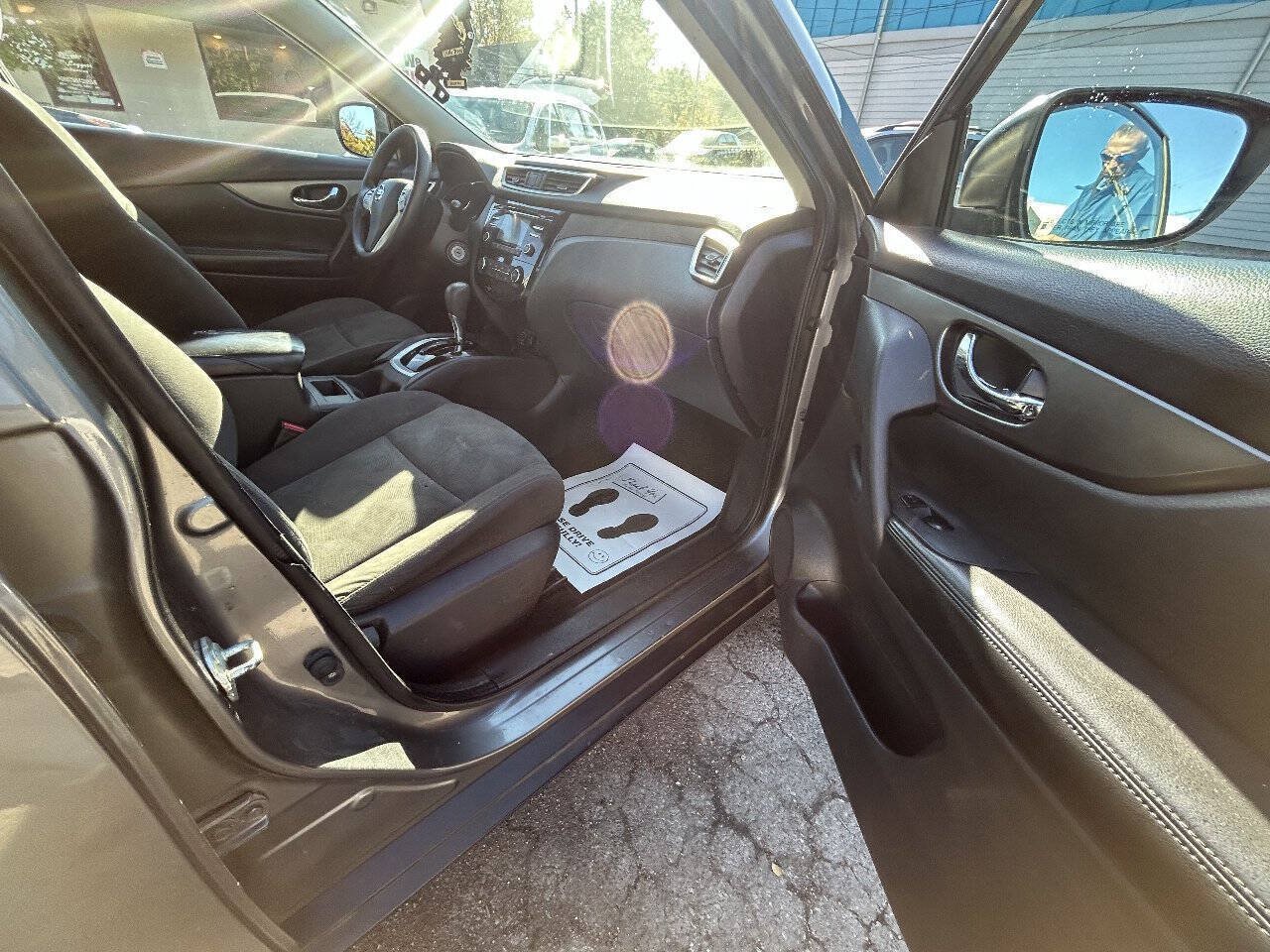 Used 2016 Nissan Rogue S FWD image 9