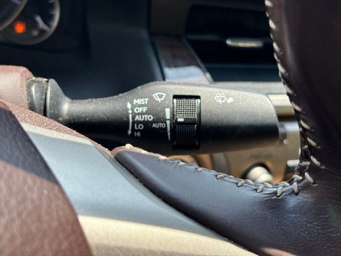 Used 2016 Lexus ES 350 w/ Premium Package w/Wood Trim FWD image 32