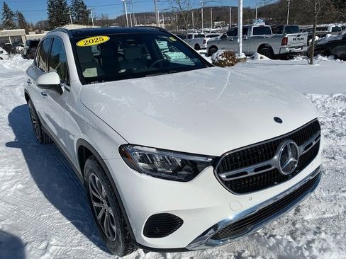 Used 2025 Mercedes-Benz GLC 300 4MATIC image 7