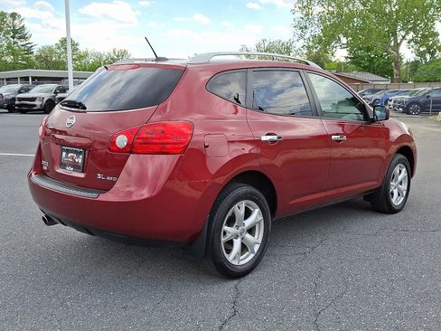 Used 2017 Nissan Rogue SV w/ Sun & Sound Touring Package AWD/4WD image 5