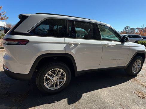 New 2025 Jeep Grand Cherokee 4WD image 8