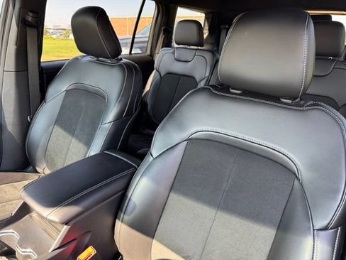 Used 2025 Jeep Grand Cherokee L Laredo RWD image 12