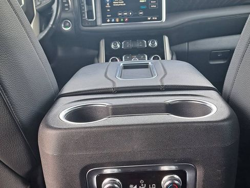 Used 2021 GMC Yukon XL Denali w/ Denali Premium Package AWD/4WD image 2
