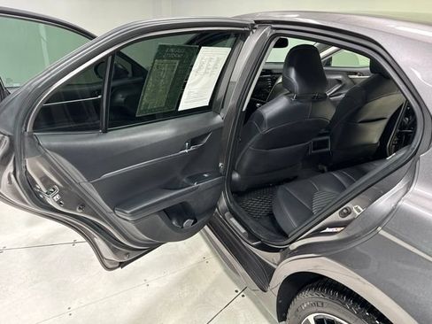 Used 2019 Toyota Camry Hybrid FWD image 24