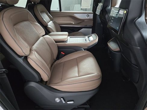 New 2025 Lincoln Navigator L Black Label image 19