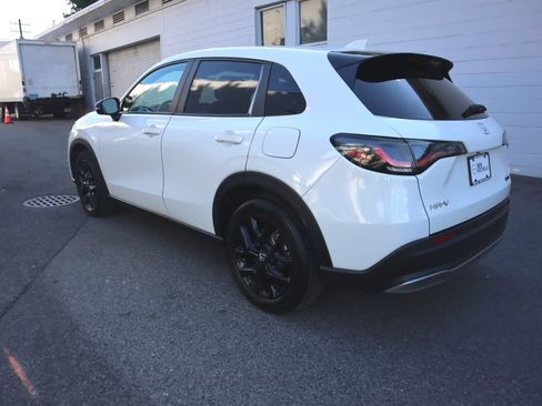 Used 2025 Honda HR-V Sport image 5