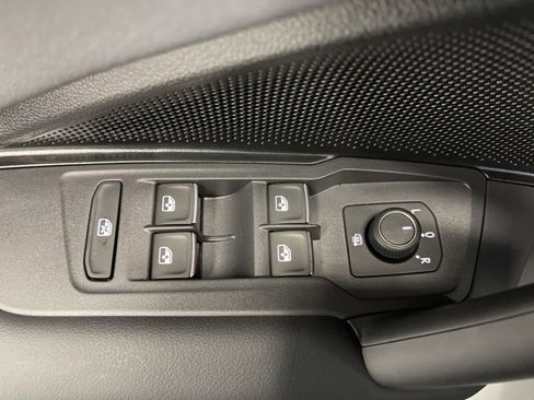 New 2026 Volkswagen Tiguan SE image 28