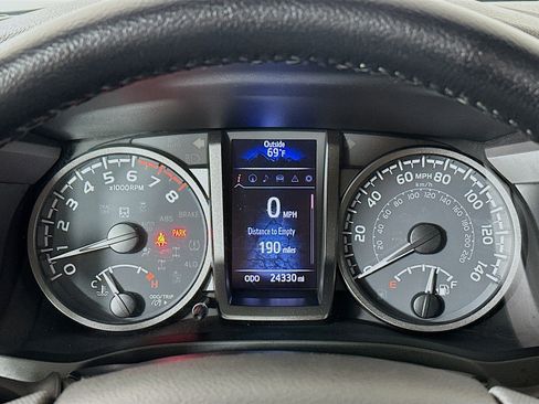 Used 2022 Toyota Tacoma TRD Off-Road w/ TRD Premium Off Road Package AWD/4WD image 12