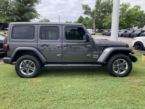 Used 2022 Jeep Wrangler Unlimited Sahara w/ Cold Weather Group AWD/4WD image 2