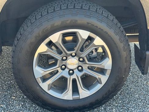 Used 2024 Chevrolet Silverado 1500 High Country w/ Technology Package AWD/4WD image 10