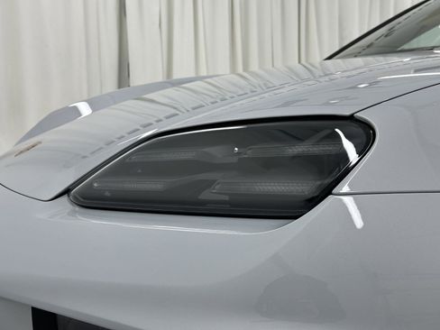 Certified 2025 Porsche Macan Electric image 17