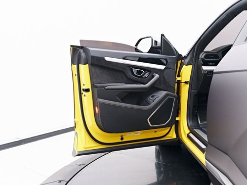 Used 2021 Lamborghini Urus image 34