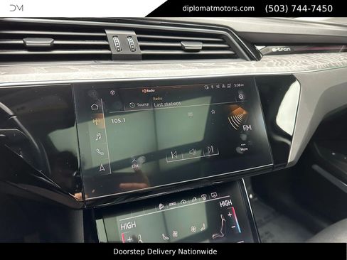 Used 2021 Audi e-tron Prestige image 37