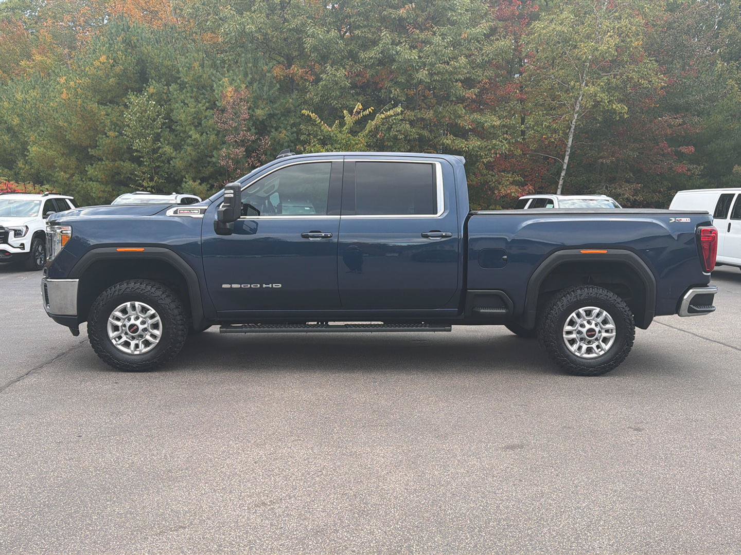 Used 2022 GMC Sierra 2500 SLE w/ SLE Convenience Package AWD/4WD image 2