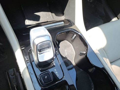 Used 2024 Volvo XC40 B5 Ultimate w/ Protection Package Premier AWD/4WD image 15