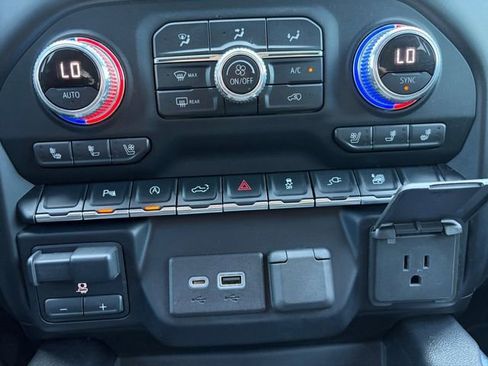 Used 2020 GMC Sierra 1500 SLT image 25