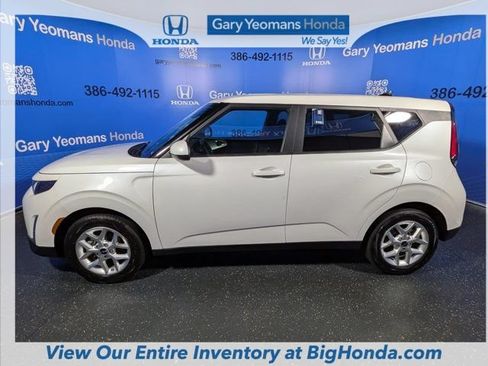 Used 2025 Kia Soul LX w/ LX Technology Package FWD image 7