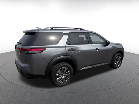 Used 2025 Nissan Pathfinder SV image 15