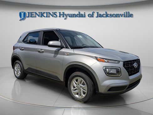 New 2025 Hyundai Venue SE image 7