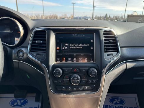 Used 2016 Jeep Grand Cherokee Limited image 16