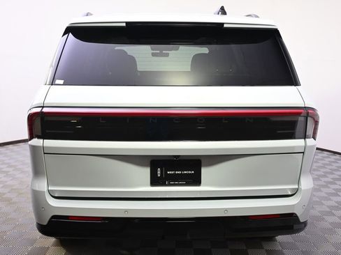 New 2026 Lincoln Navigator Reserve w/ Jet Appearance Package image 5