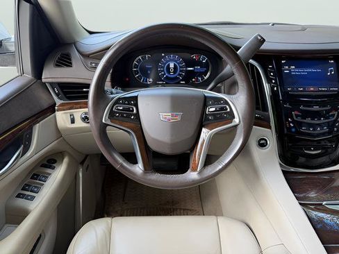 Used 2017 Cadillac Escalade ESV Luxury AWD/4WD image 10