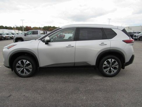 Used 2021 Nissan Rogue SV w/ Premium Package image 3