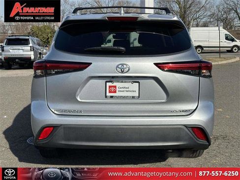 Certified 2022 Toyota Highlander XLE image 8