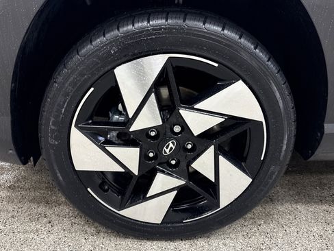 Used 2024 Hyundai Kona Limited image 2