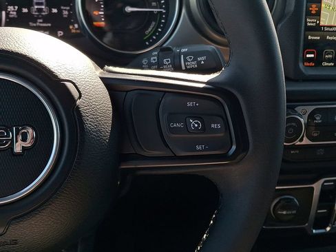 Used 2023 Jeep Wrangler Unlimited w/ Sun & Screen Package AWD/4WD image 19