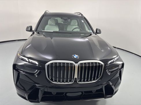 Certified 2025 BMW X7 xDrive40i w/ M Sport Package image 2