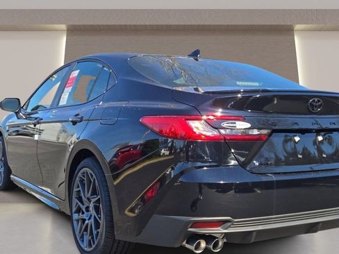 Used 2025 Toyota Camry SE w/ Convenience Package FWD image 9
