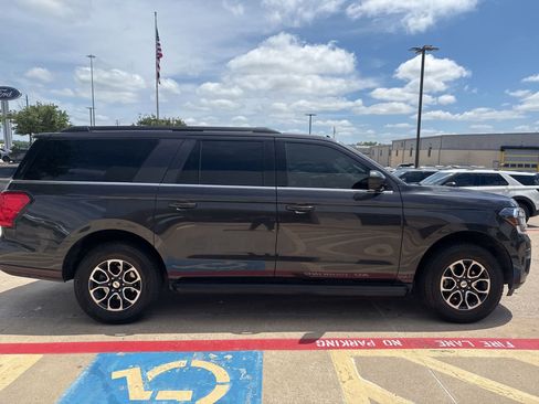 Used 2024 Ford Expedition Max XLT AWD/4WD image 2