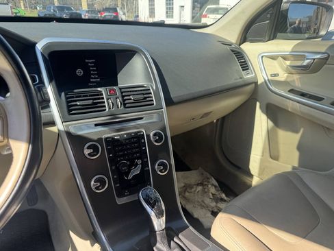 Used 2015 Volvo XC60 T6 w/ Proximity Package AWD/4WD image 11