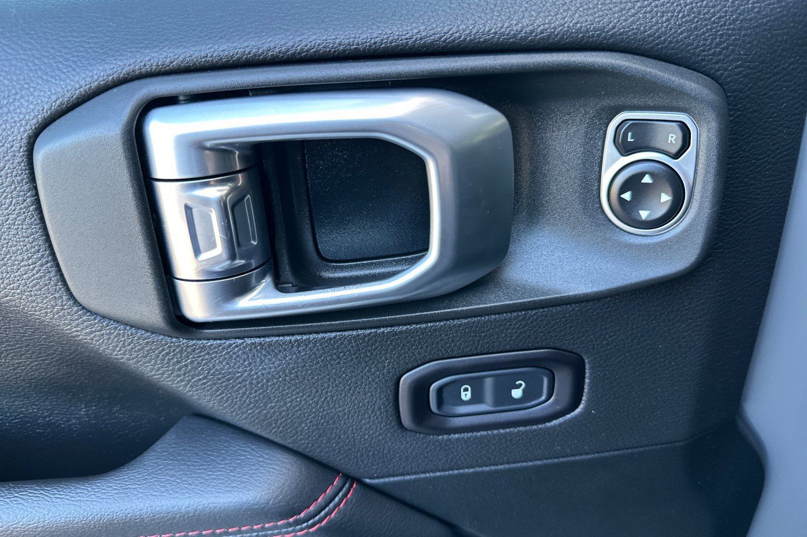 Used 2020 Jeep Wrangler Unlimited Rubicon AWD/4WD image 11
