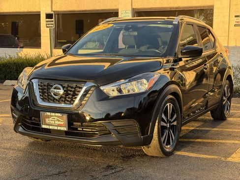 Used 2020 Nissan Kicks SV image 2