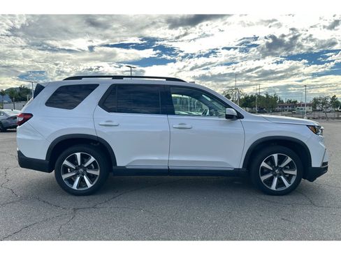 Used 2024 Honda Pilot Touring image 7