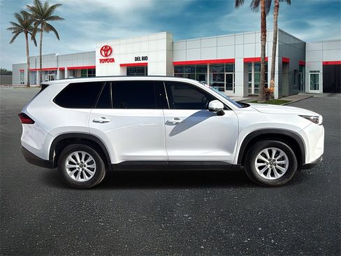 Used 2024 Toyota Grand Highlander XLE image 2
