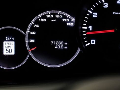 Used 2021 Porsche Panamera image 19